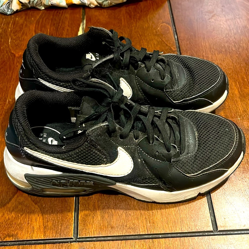 Girls Nike Air black and white running shoes